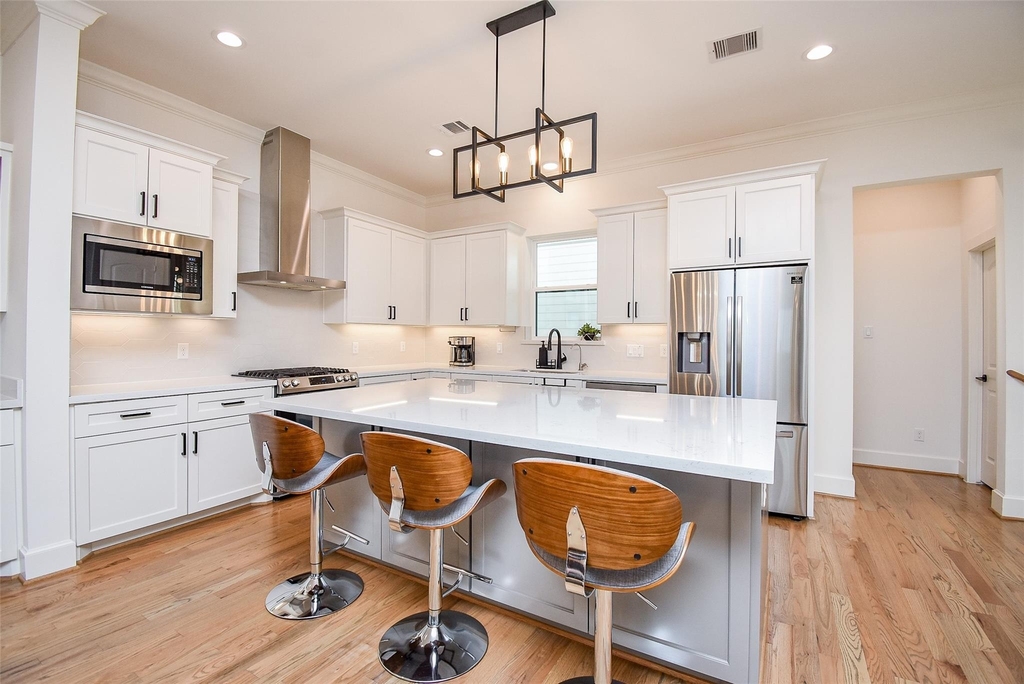 918 W 25th Street - Photo 0
