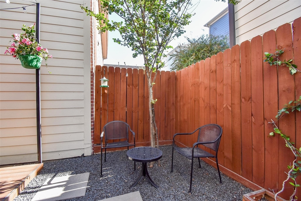 918 W 25th Street - Photo 10