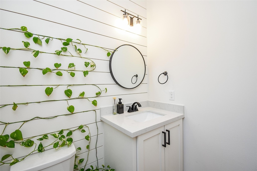 918 W 25th Street - Photo 19