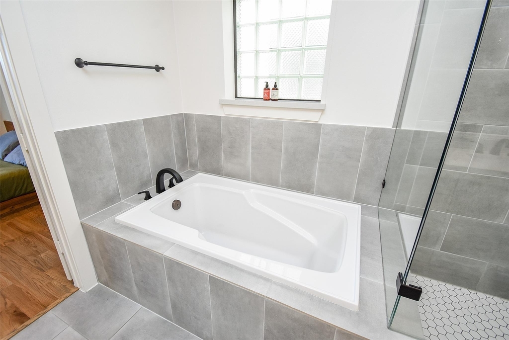 918 W 25th Street - Photo 27