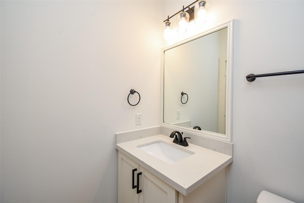 918 W 25th Street - Photo 31