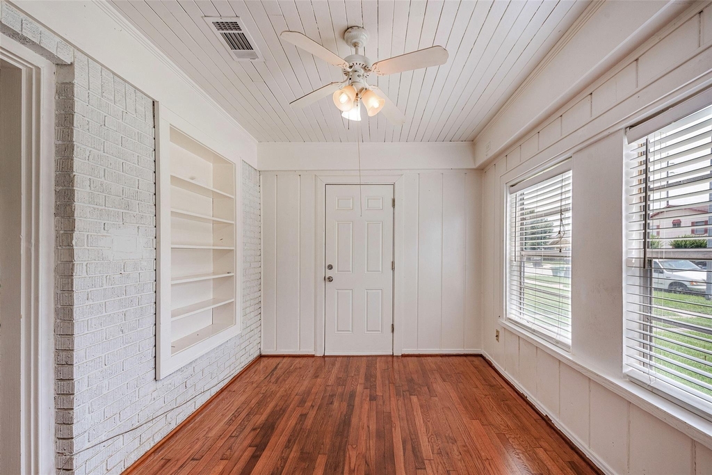 2611 Rosewood Street - Photo 7