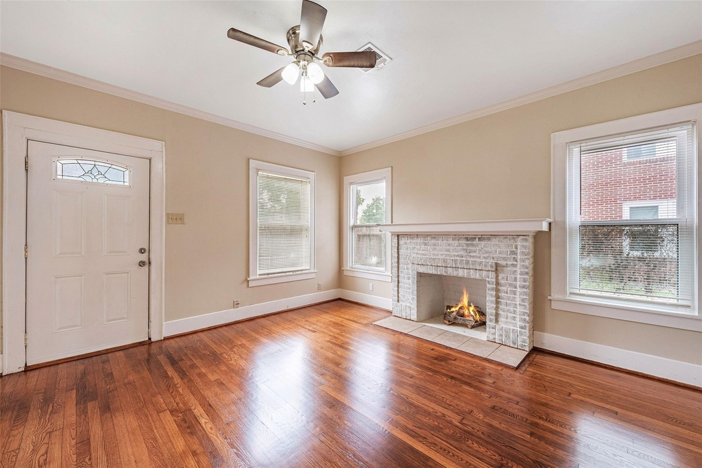 2611 Rosewood Street - Photo 3