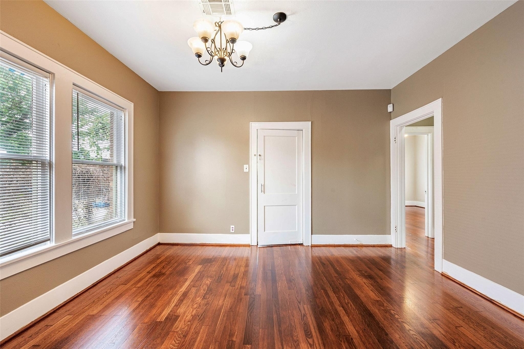 2611 Rosewood Street - Photo 4