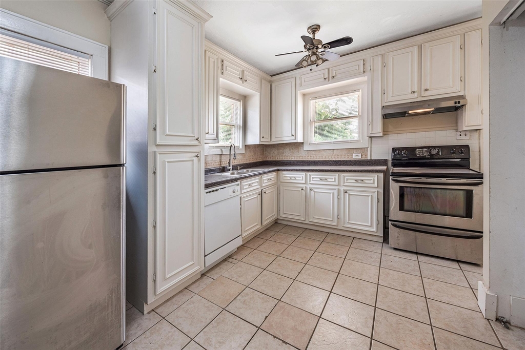 2611 Rosewood Street - Photo 13