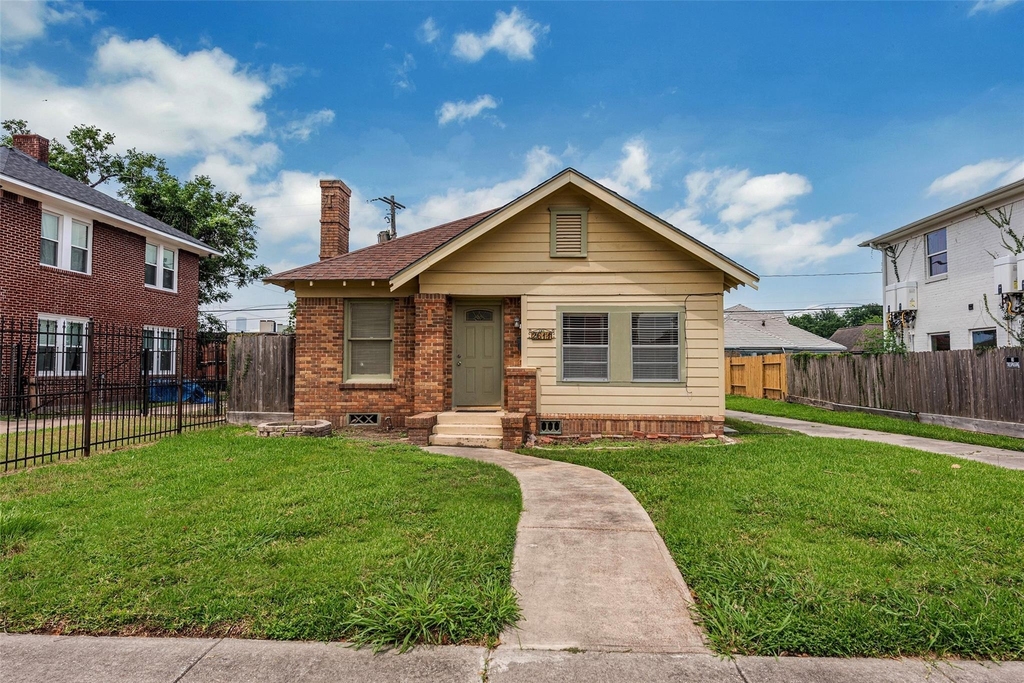 2611 Rosewood Street - Photo 0