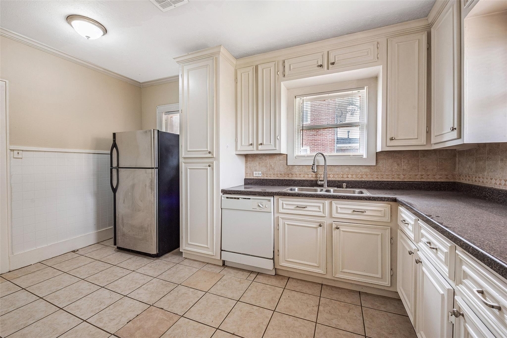 2611 Rosewood Street - Photo 14