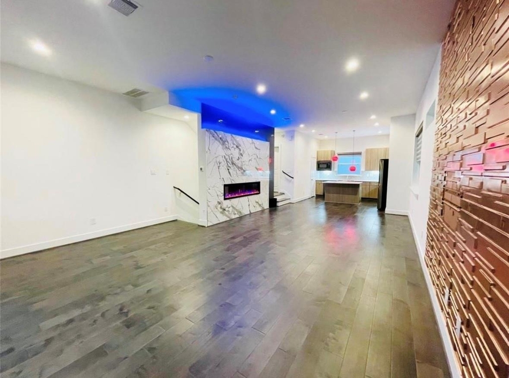 5855 Dolores Street - Photo 2