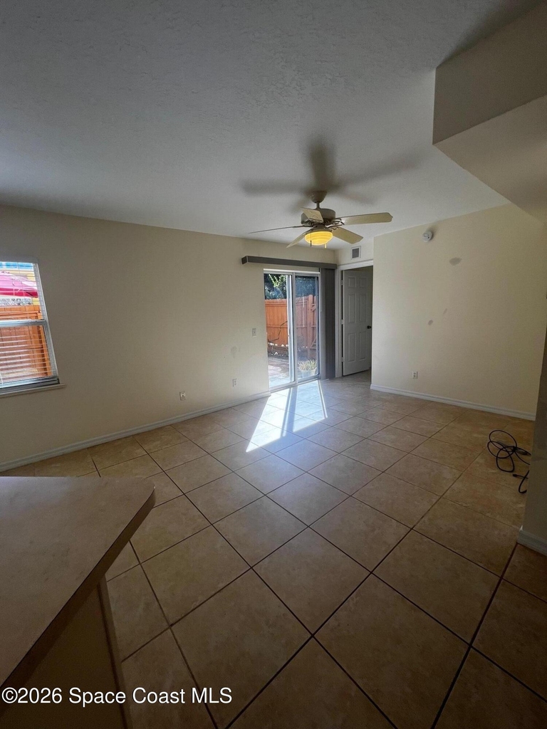 11195 Roseland Road - Photo 5