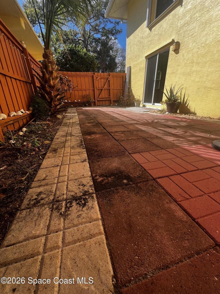 11195 Roseland Road - Photo 0
