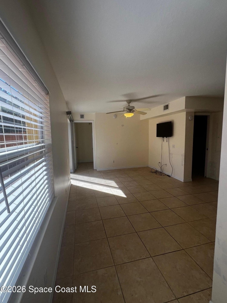 11195 Roseland Road - Photo 9