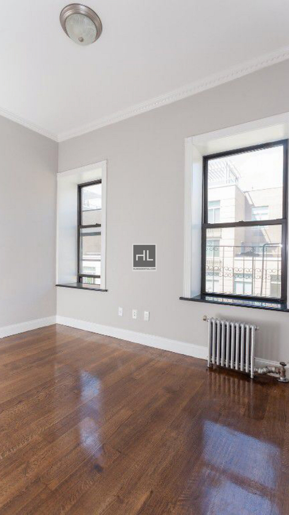 East 100th Street - Photo 2
