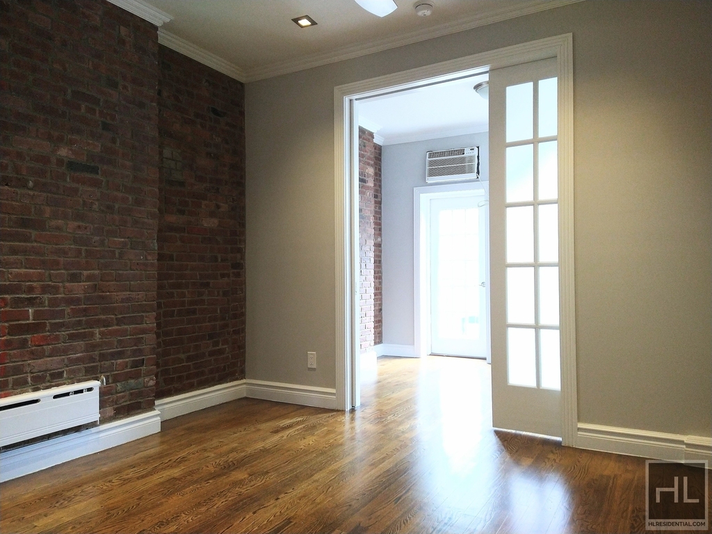 Mott Street - Photo 3