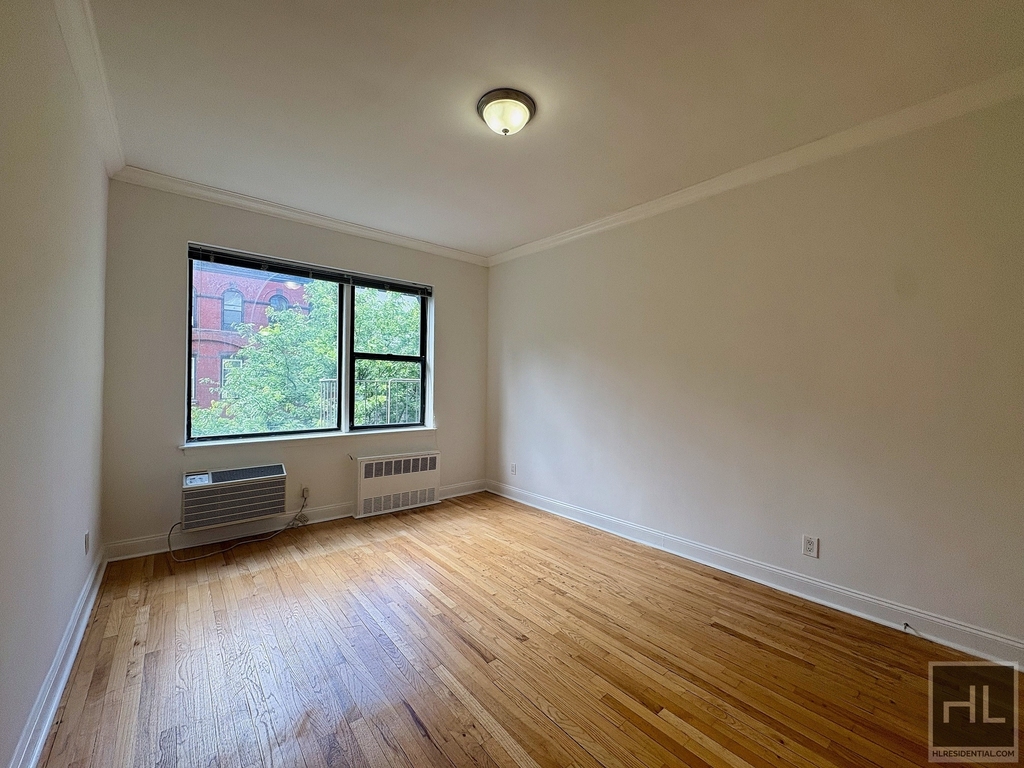 East 85 Street - Photo 0