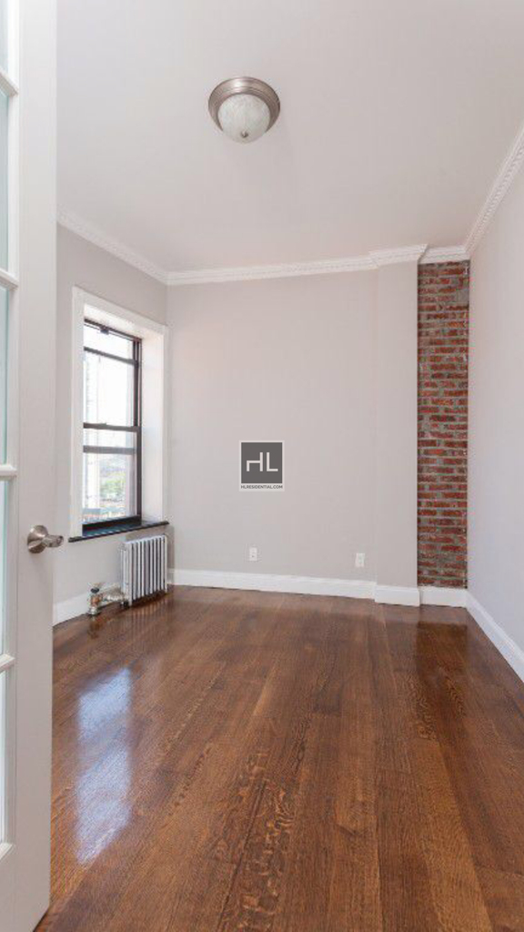 East 100th Street - Photo 6