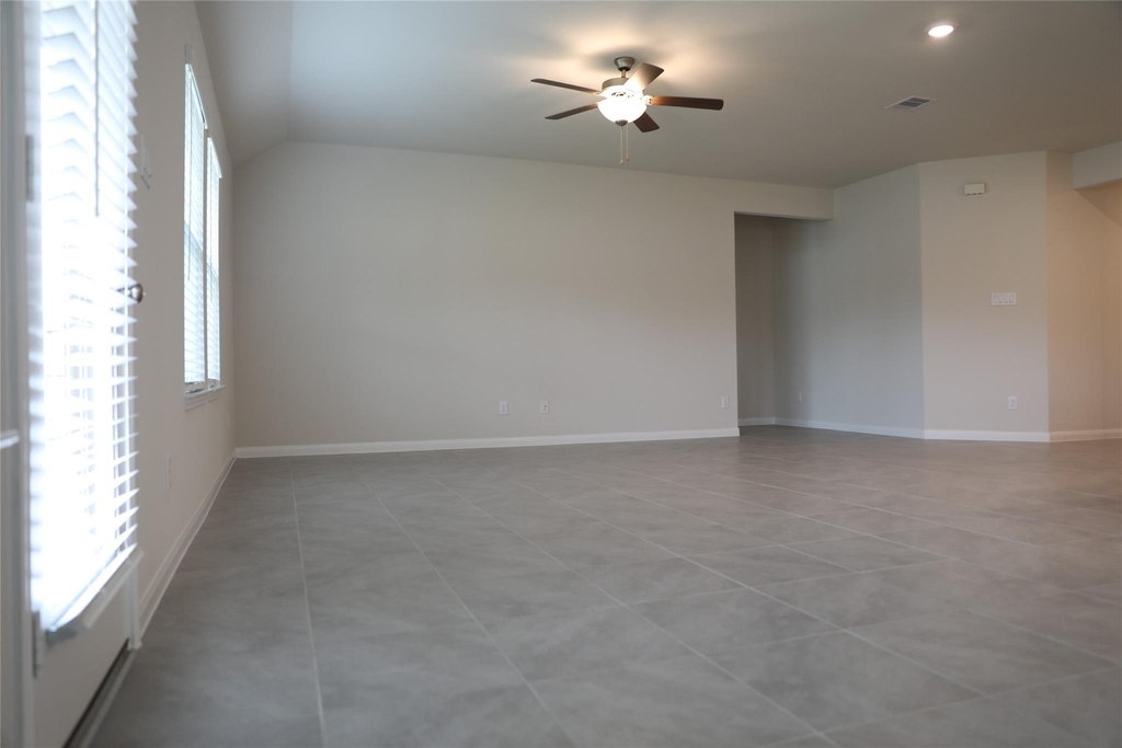 523 Ellwood Terrace - Photo 2