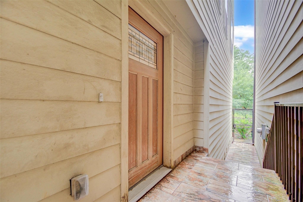 1904 Lauderdale Street - Photo 1
