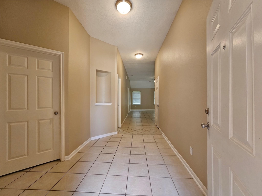1079 Shadow Glenn Drive - Photo 14