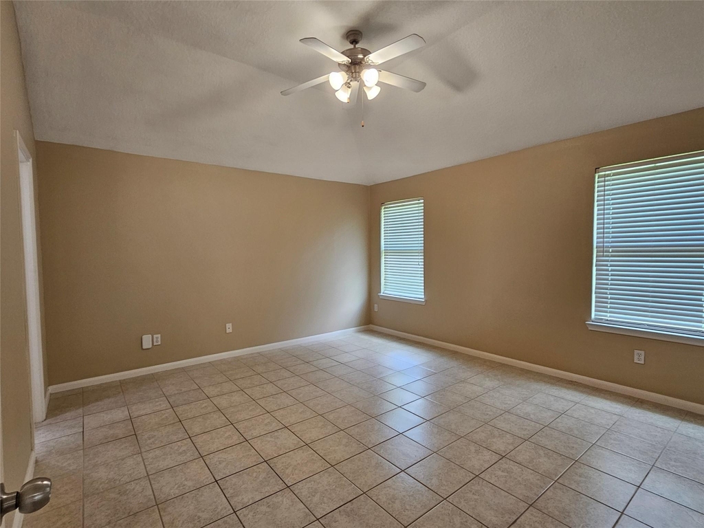 1079 Shadow Glenn Drive - Photo 2
