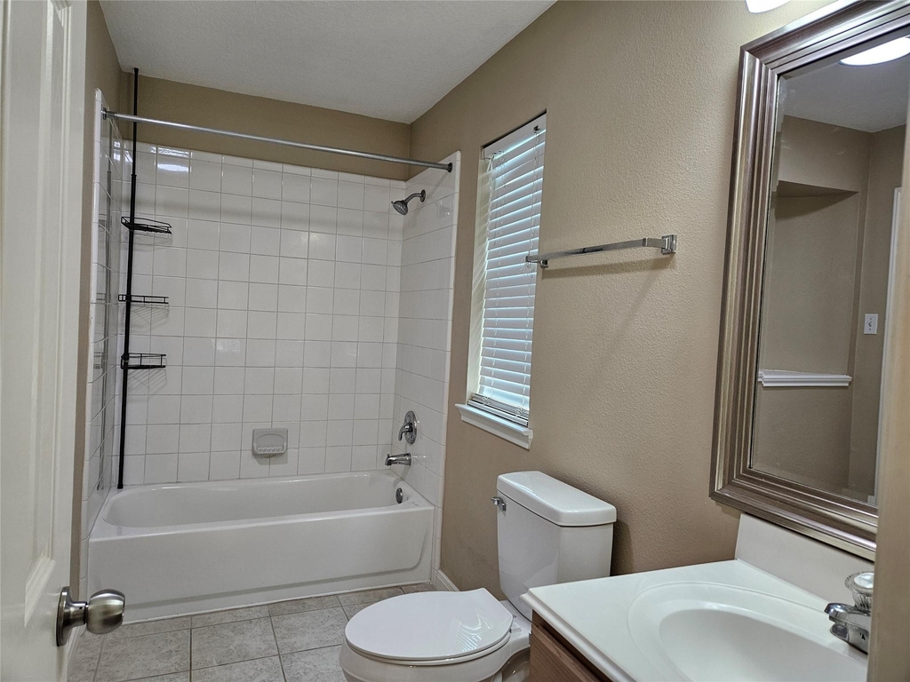1079 Shadow Glenn Drive - Photo 5
