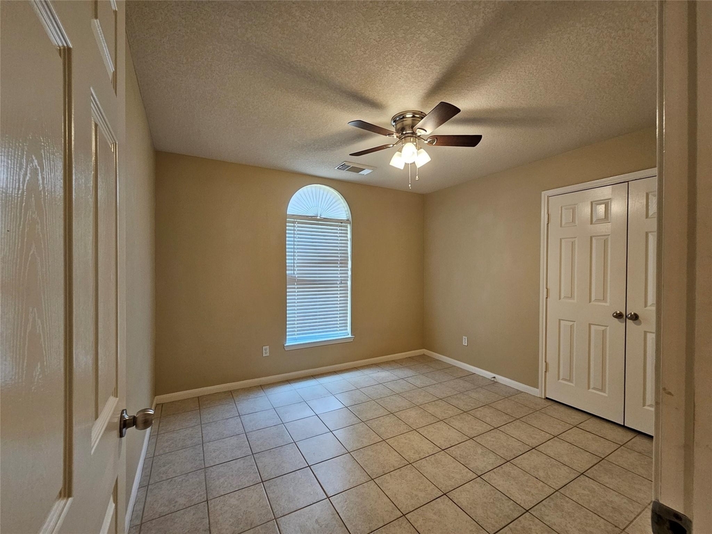 1079 Shadow Glenn Drive - Photo 11