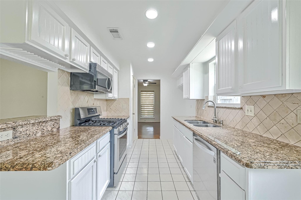 2922 Lakefield Way - Photo 15