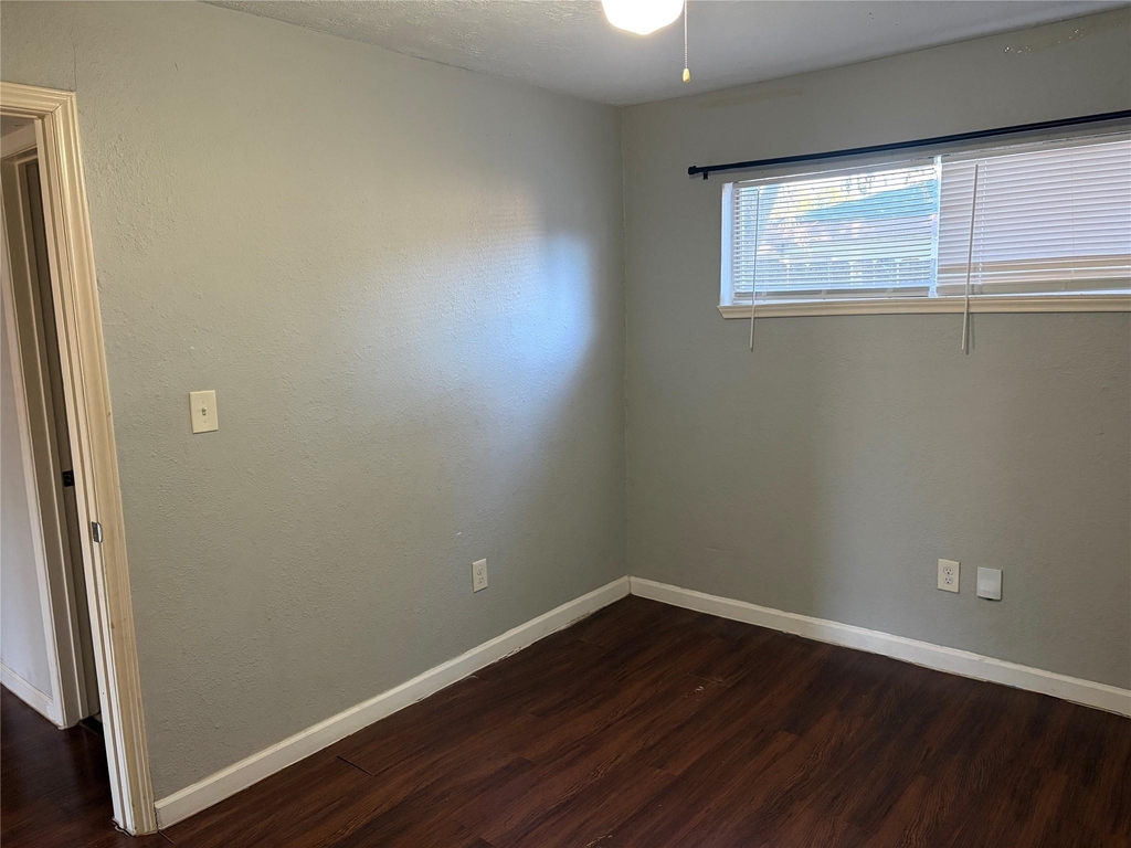 6301 Calhoun Road - Photo 4