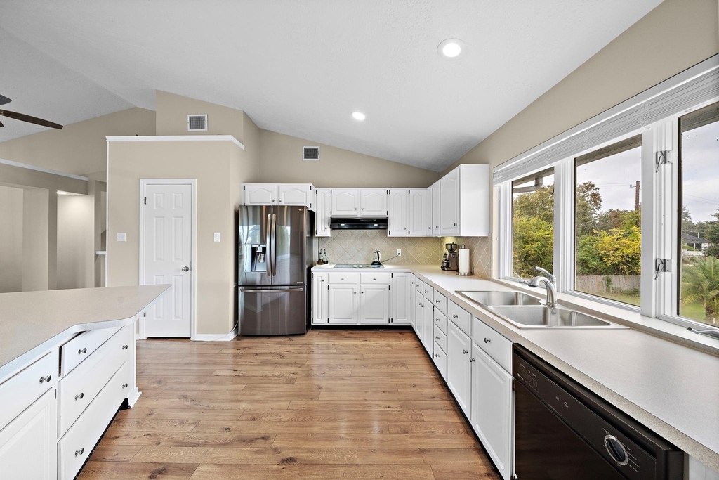 2523 Baycrest Drive - Photo 8