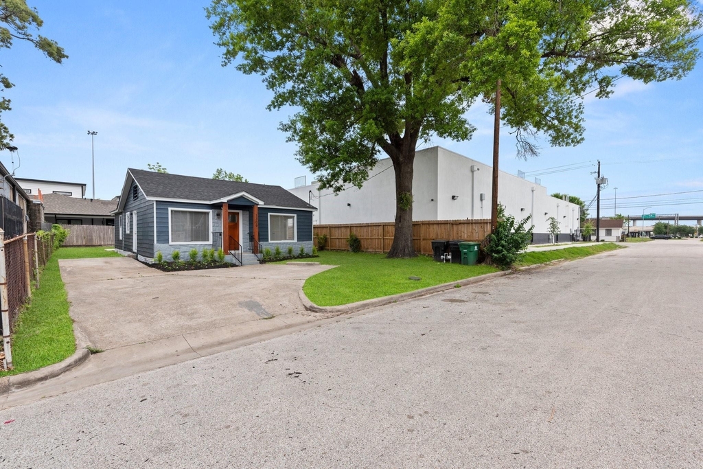 1309 Bragg Street - Photo 3