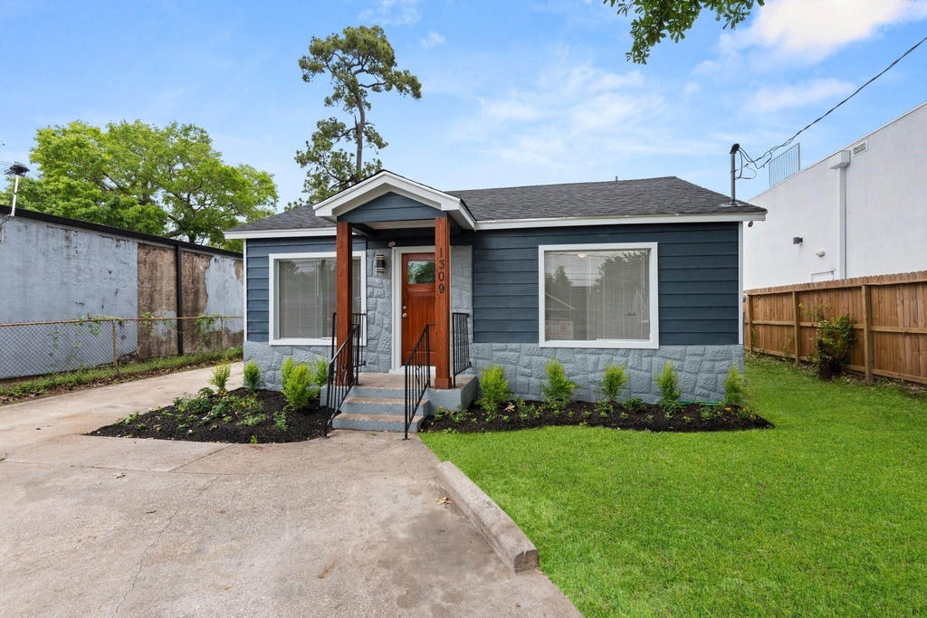 1309 Bragg Street - Photo 2