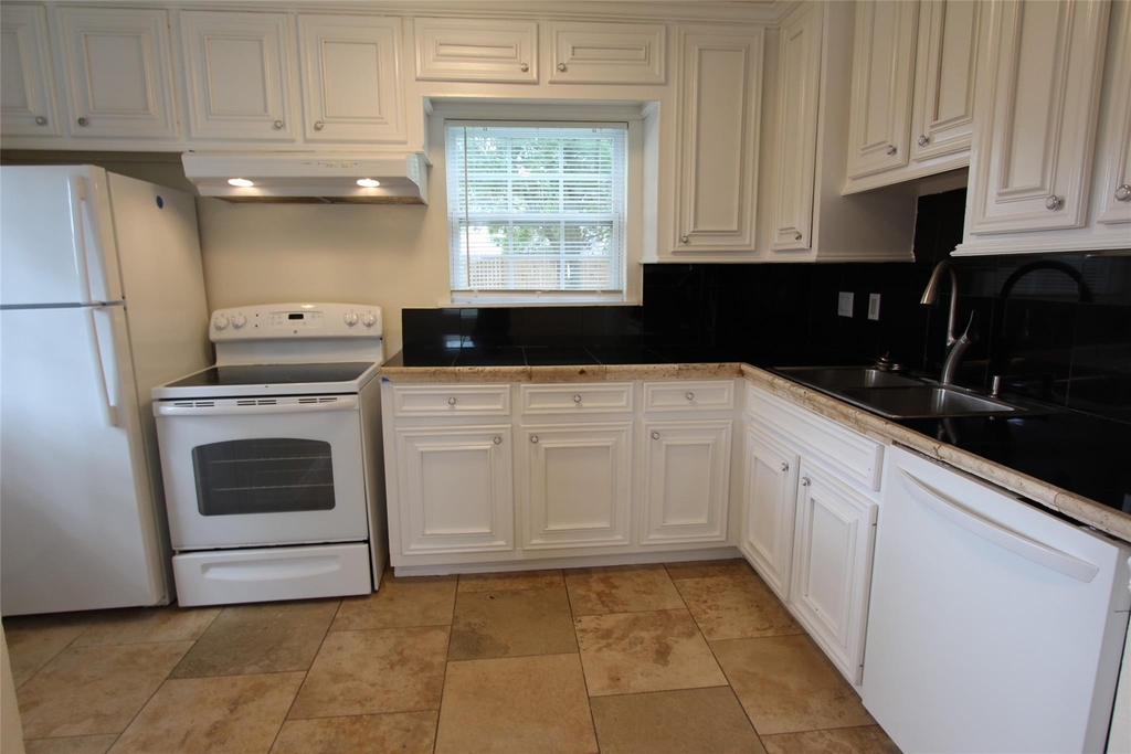 6630 Corbin Street - Photo 3
