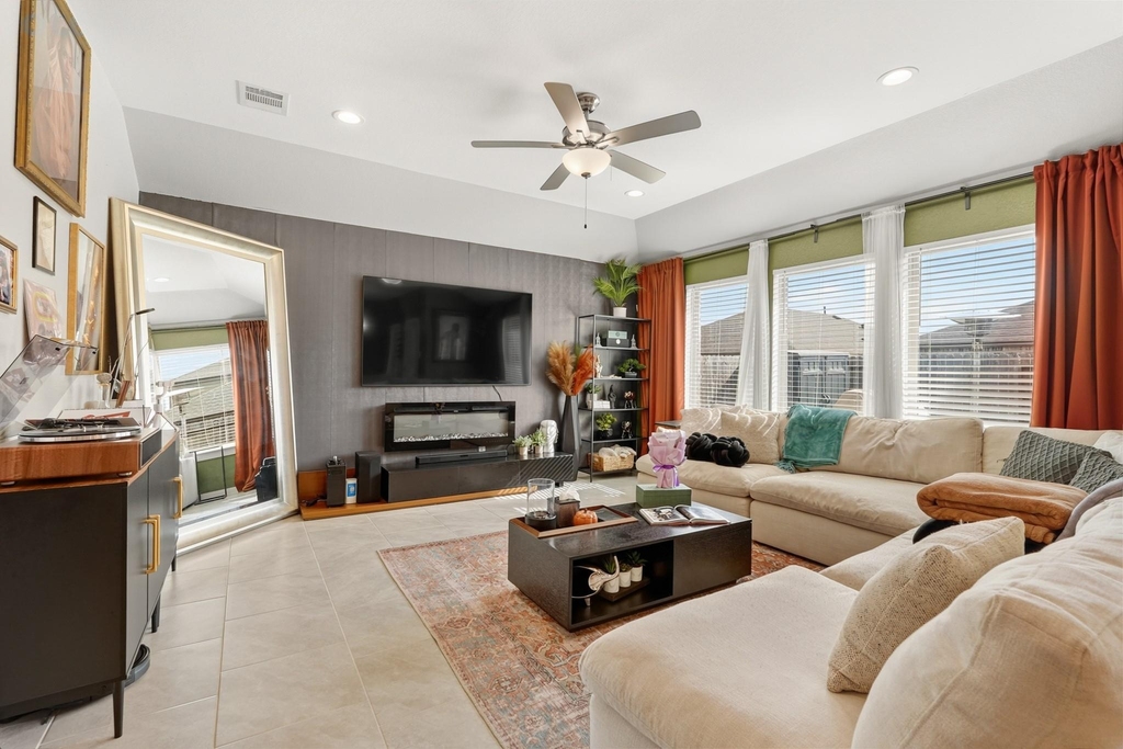 1511 Maple Ridge Drive - Photo 4