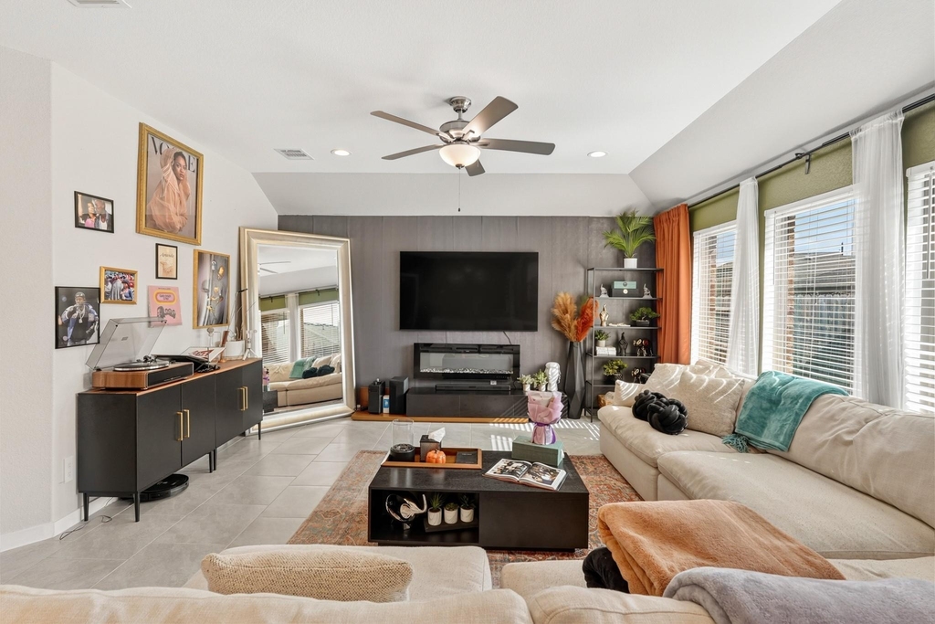1511 Maple Ridge Drive - Photo 5