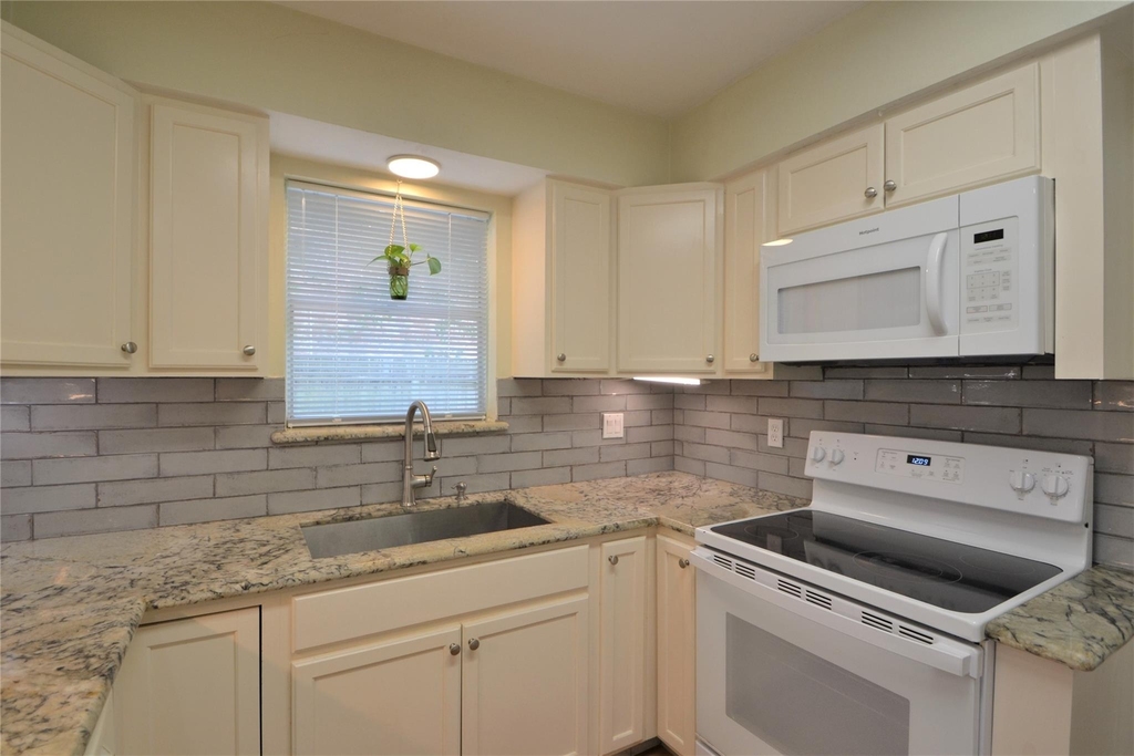 12711 Westleigh Drive - Photo 11