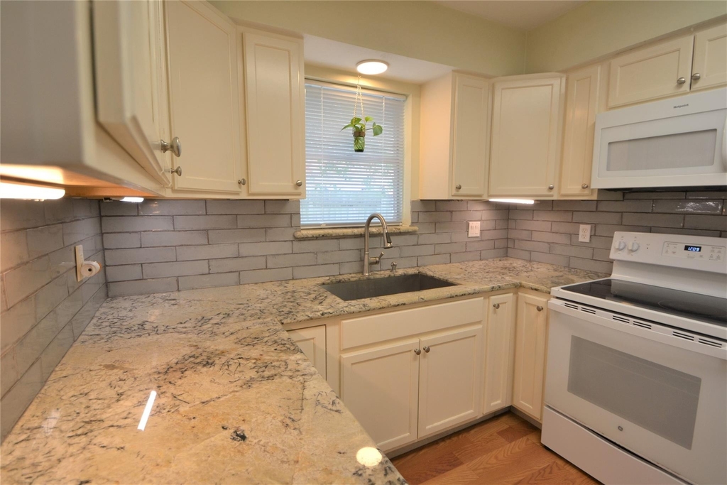 12711 Westleigh Drive - Photo 13
