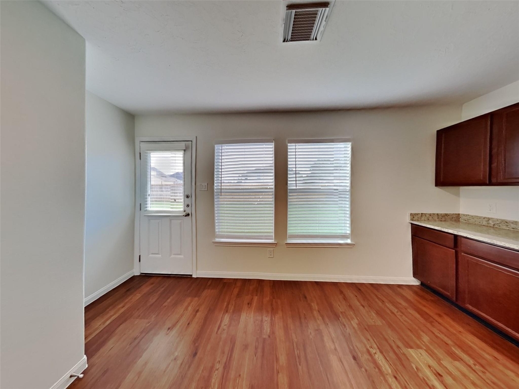 3906 Hawthorne Glen Court - Photo 2