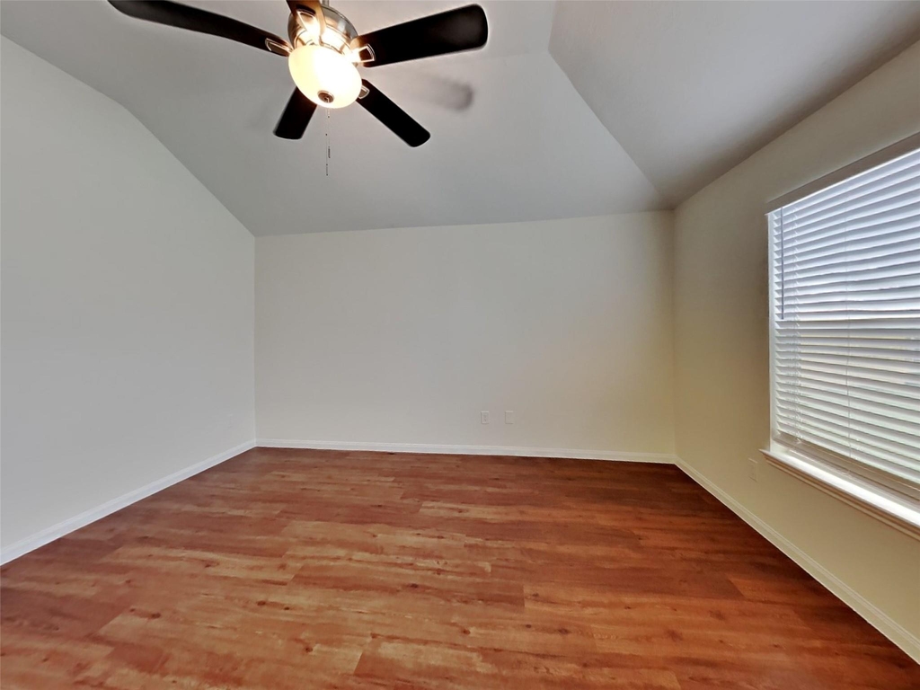 3906 Hawthorne Glen Court - Photo 5