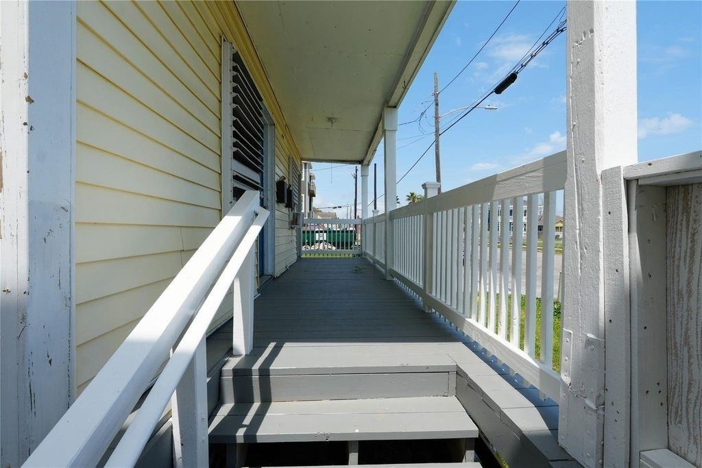 1213 28th St - Photo 2