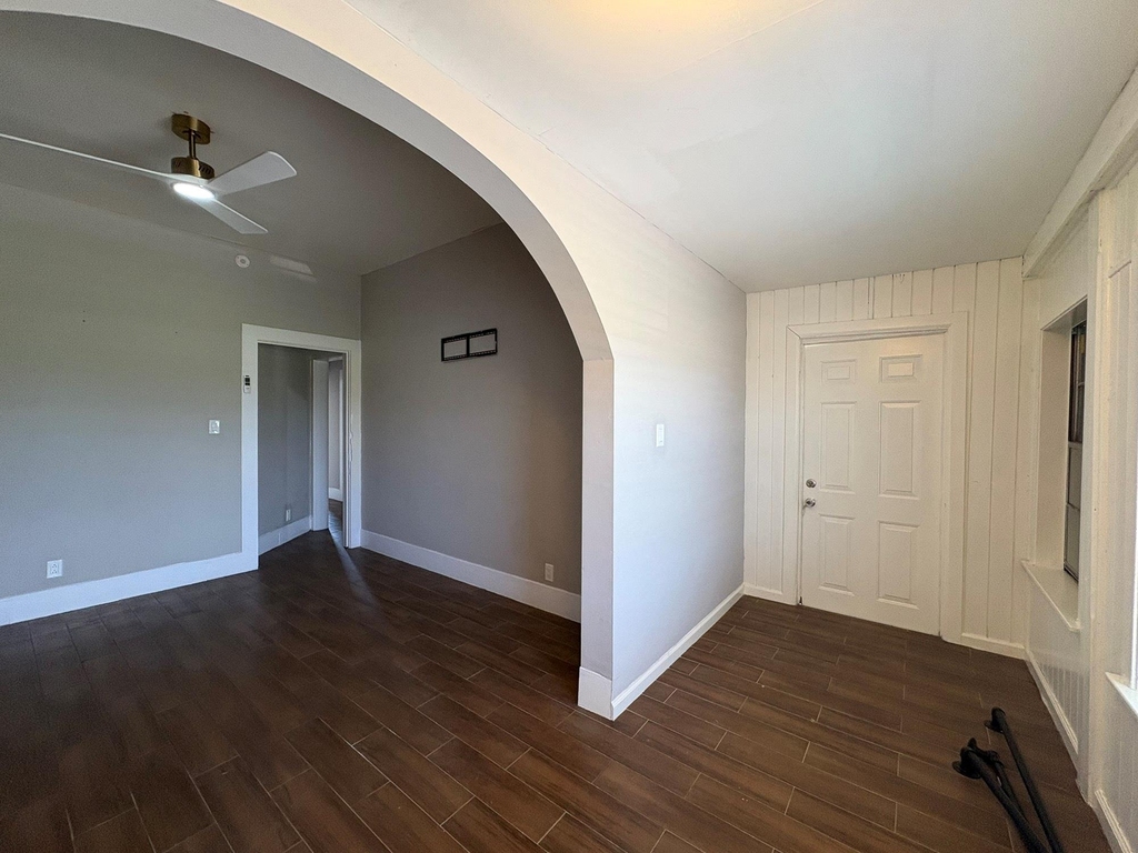 1213 28th St - Photo 4