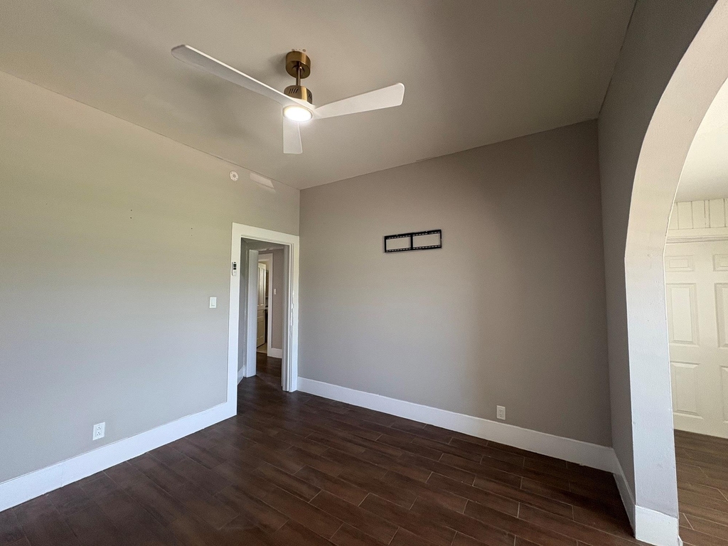1213 28th St - Photo 4