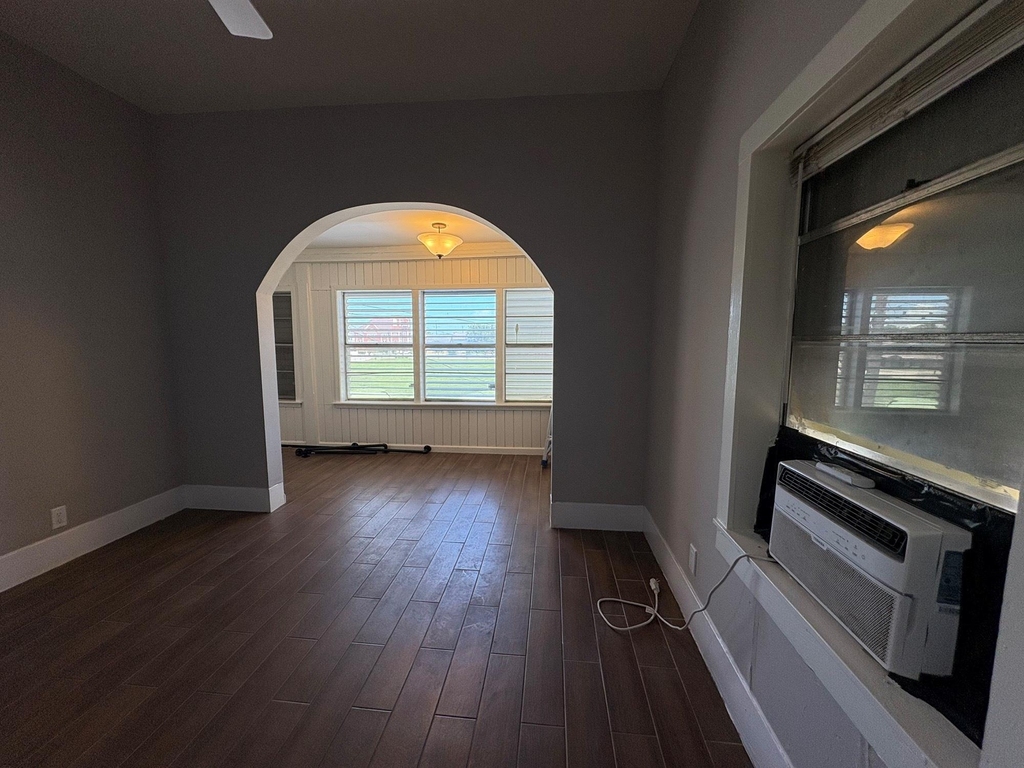 1213 28th St - Photo 9