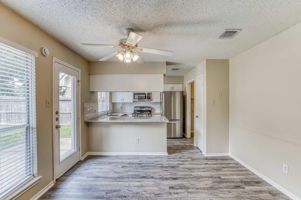 22006 Castle Springs Drive - Photo 4