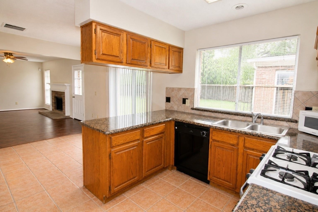 3331 Oak Branch Lane - Photo 3