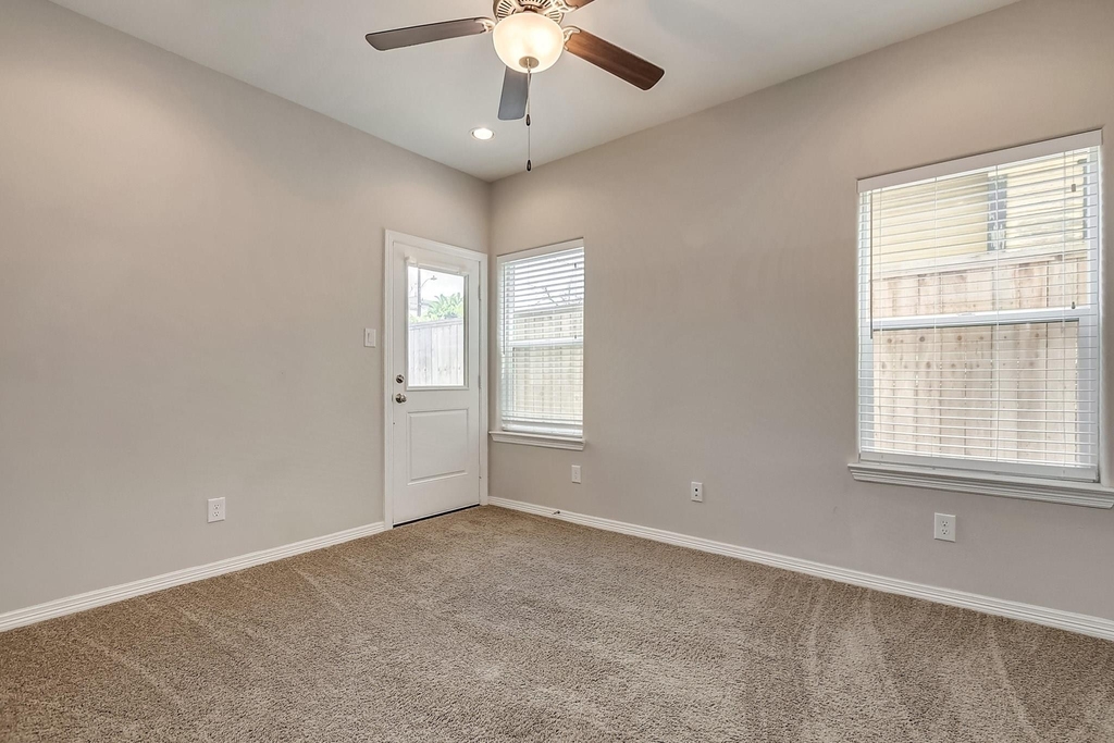 1615 Shearn Street - Photo 4