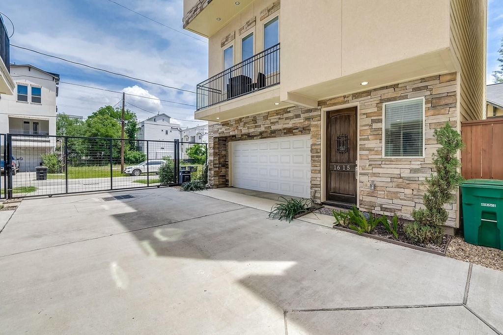 1615 Shearn Street - Photo 2