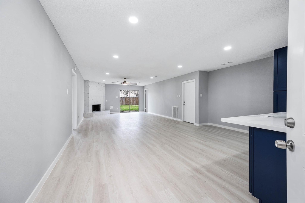 3610 Brier Gardens Drive - Photo 2