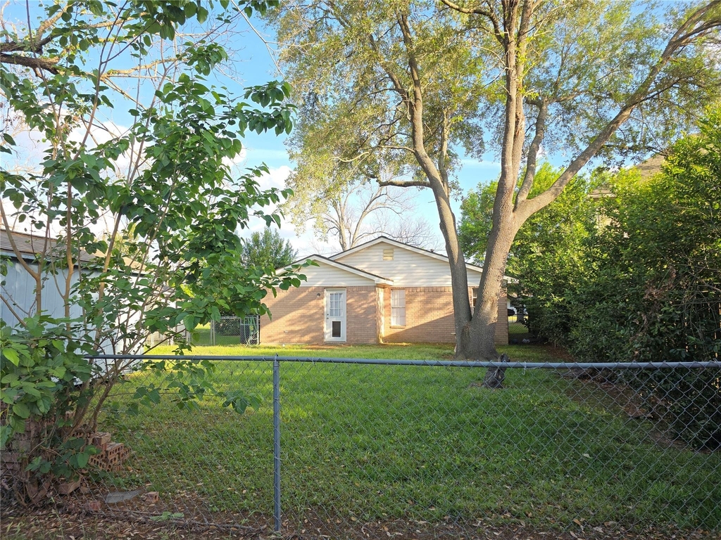 414 Texas Street - Photo 0