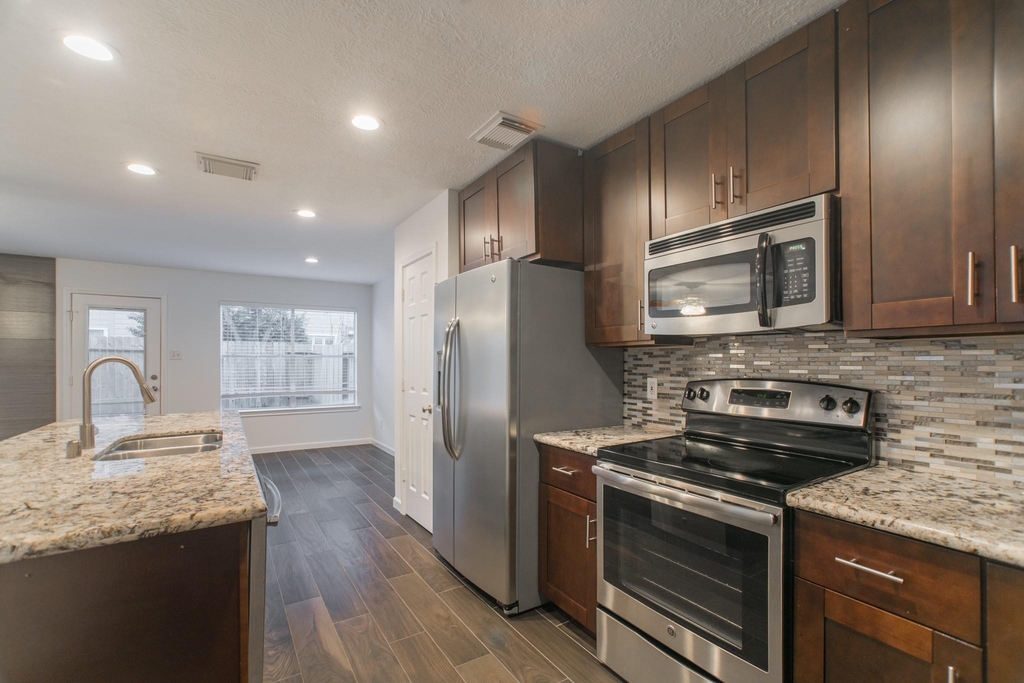 226 Blushwood Place - Photo 12