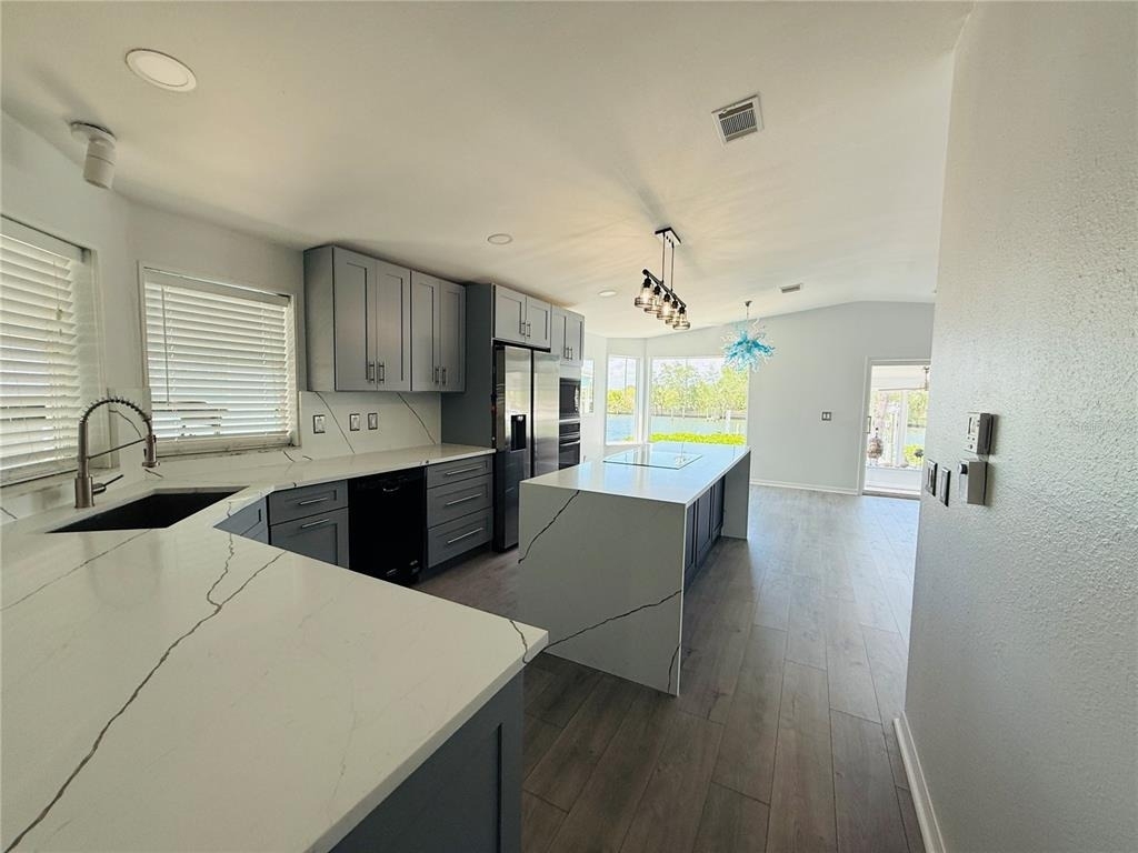4851 W Gandy Boulevard - Photo 12