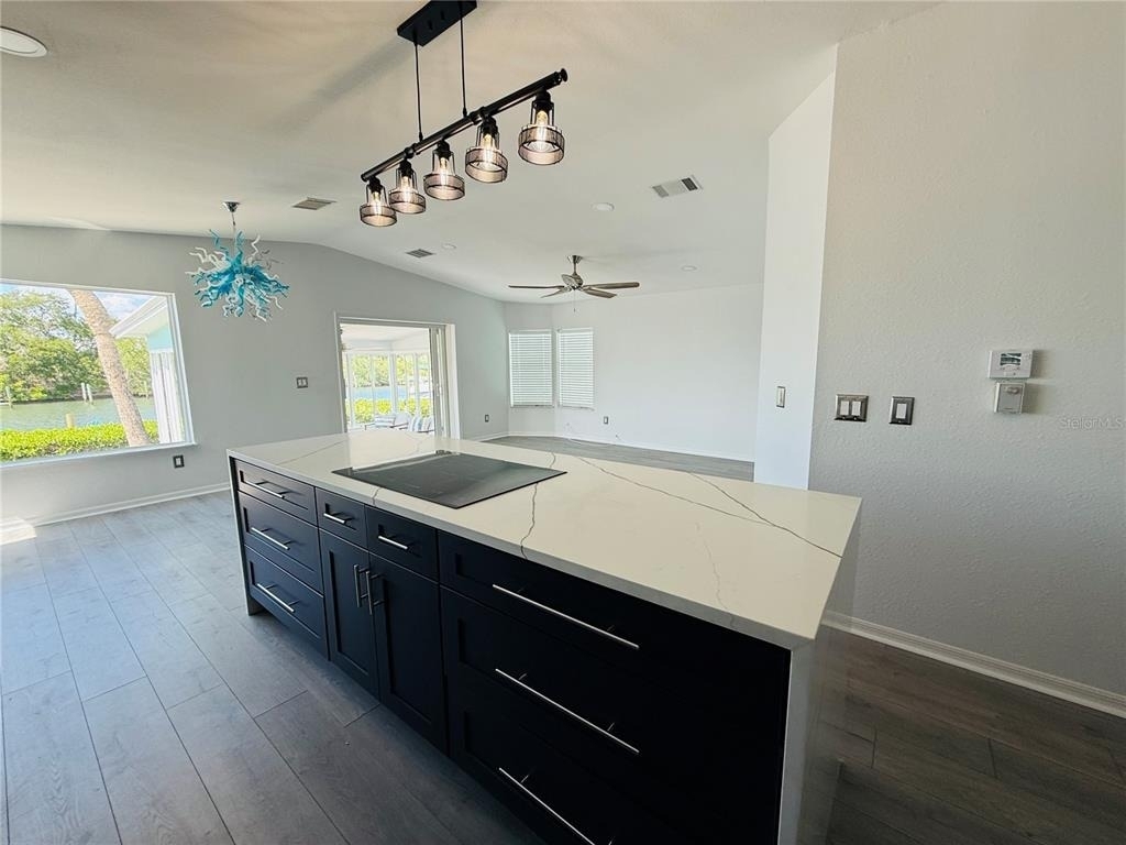 4851 W Gandy Boulevard - Photo 7